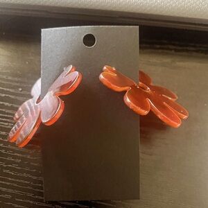 Flower shape earrings